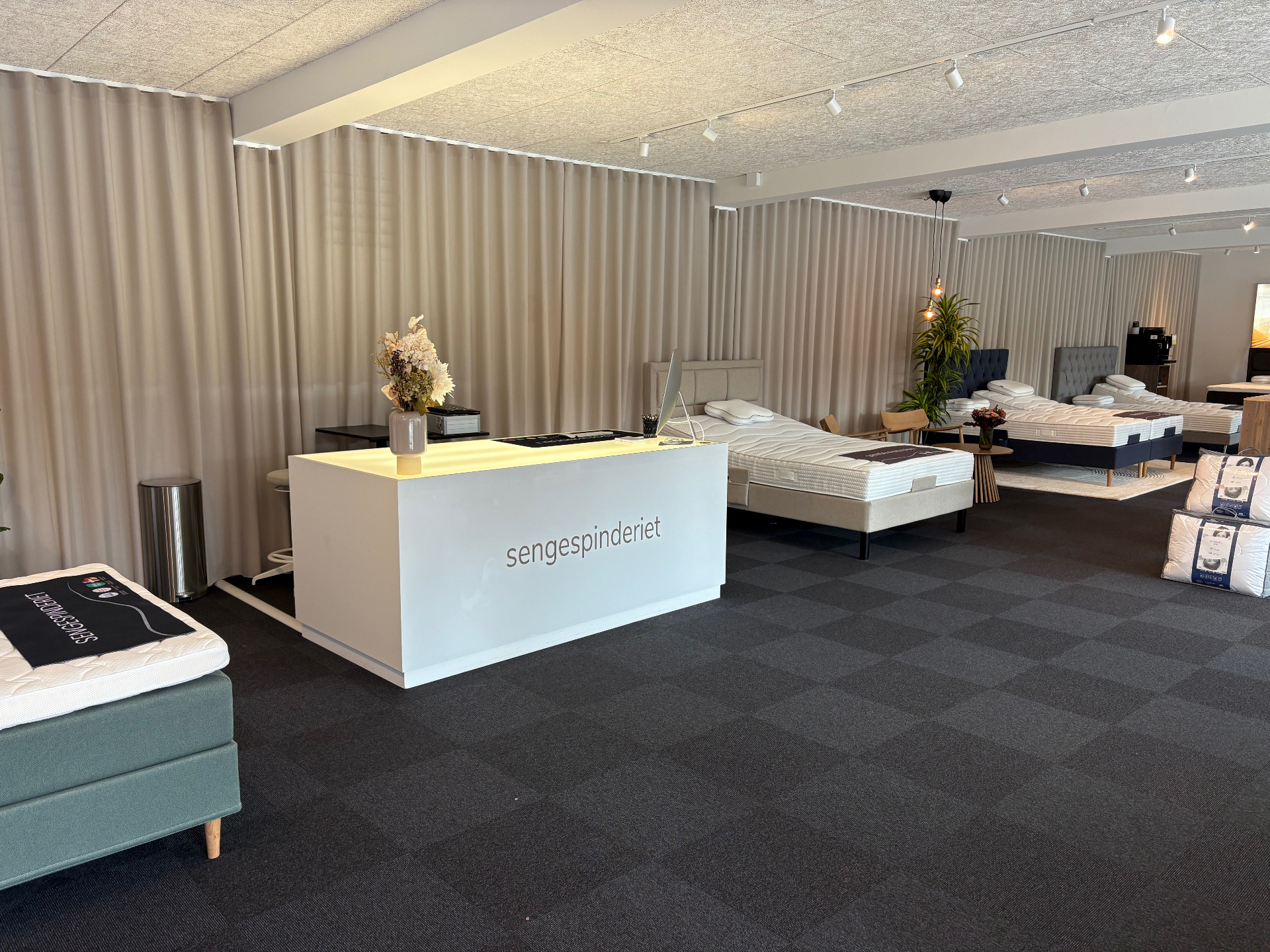 Sengespinderiets showroom i Valby med senge og madrasser
